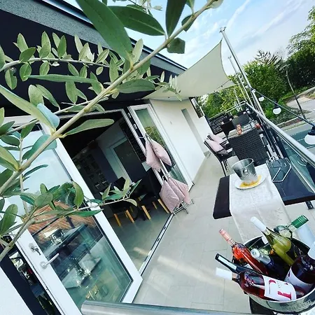 شقة Picard Apartman - Sky Terrace - Egesz Evben *