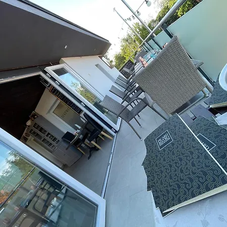 Picard Apartman - Sky Terrace - Egesz Evben شقة Balatonföldvár